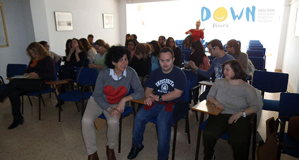 Charla en facultad de trabajo social