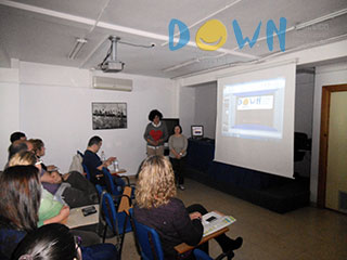 Charla en facultad de trabajo social